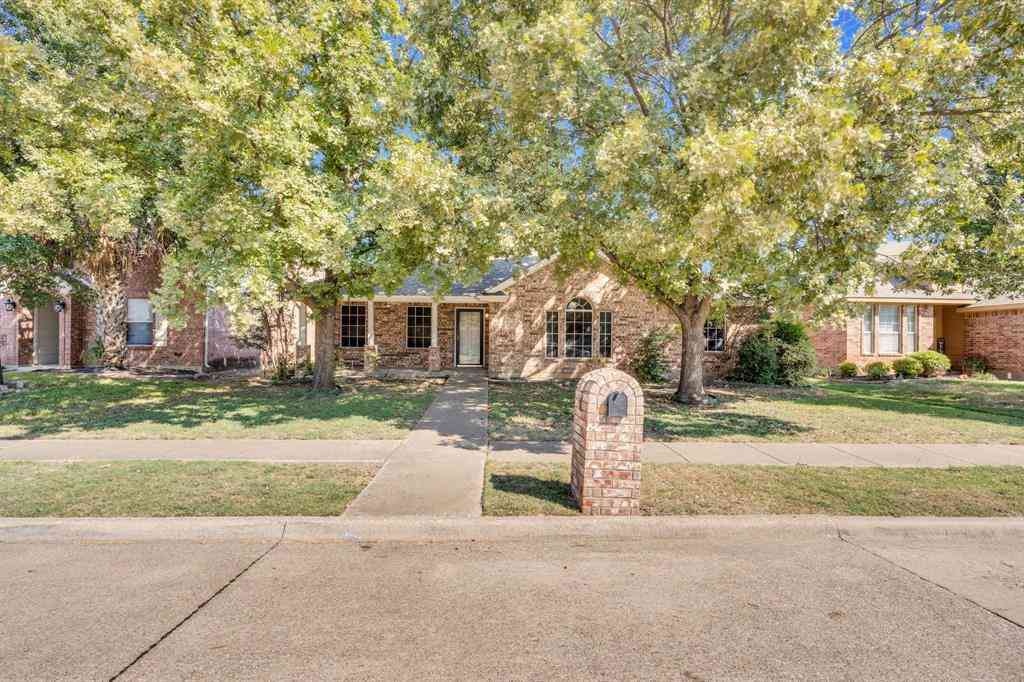 Homes For Sale - 233 Garden Valley Lane<br/> Ellis County, Red Oak, TX 75154