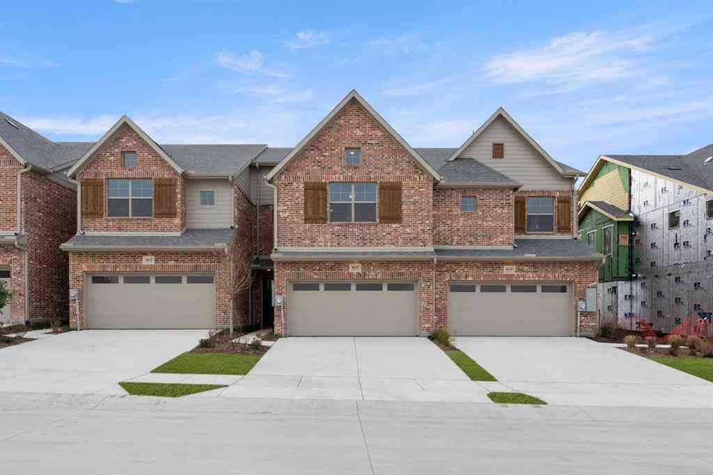 Townhouse For Sale - 4615 Hawks Trail<br/> Denton County, Oak Point, TX 75068