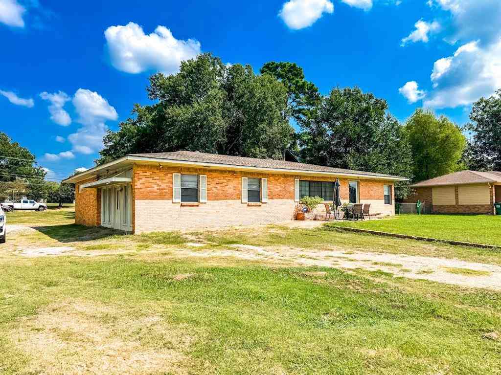 Homes For Sale - 552 E Commerce Street<br/> Fairfield, TX 75840