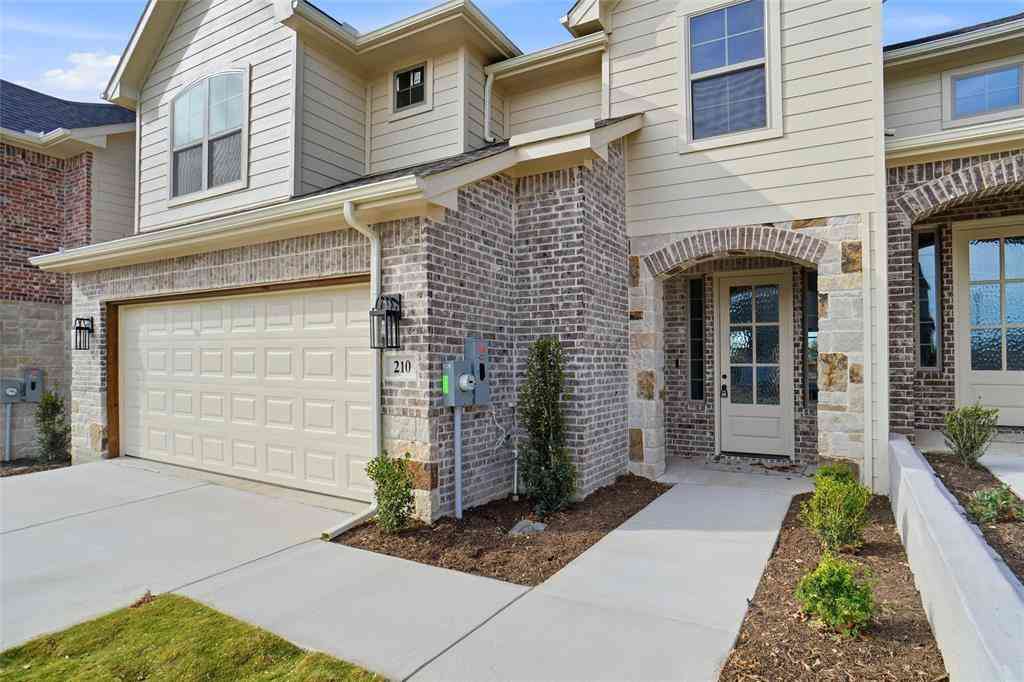 Townhouse For Sale - 210 Legacy Boulevard<br/> Parker County, Weatherford, TX 76085