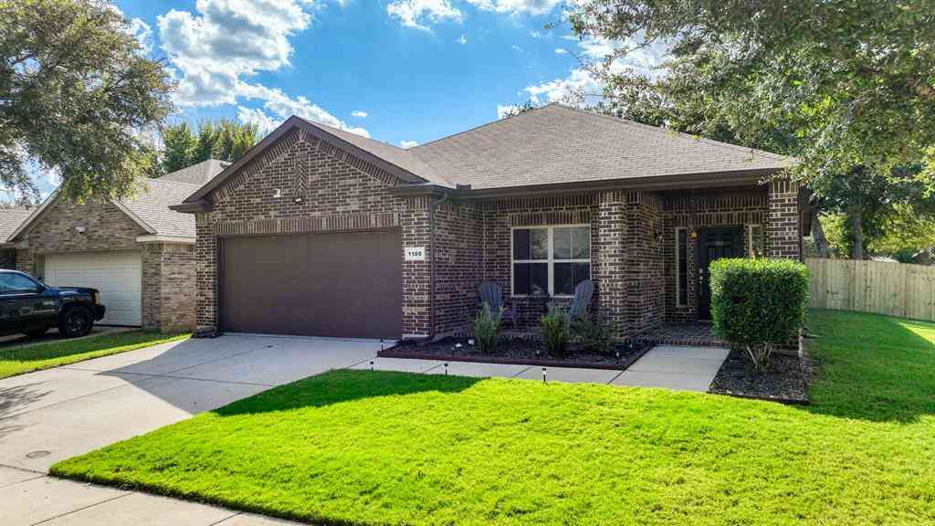 Homes For Sale - 1100 New Meadow Drive<br/> Tarrant County, Azle, TX 76020