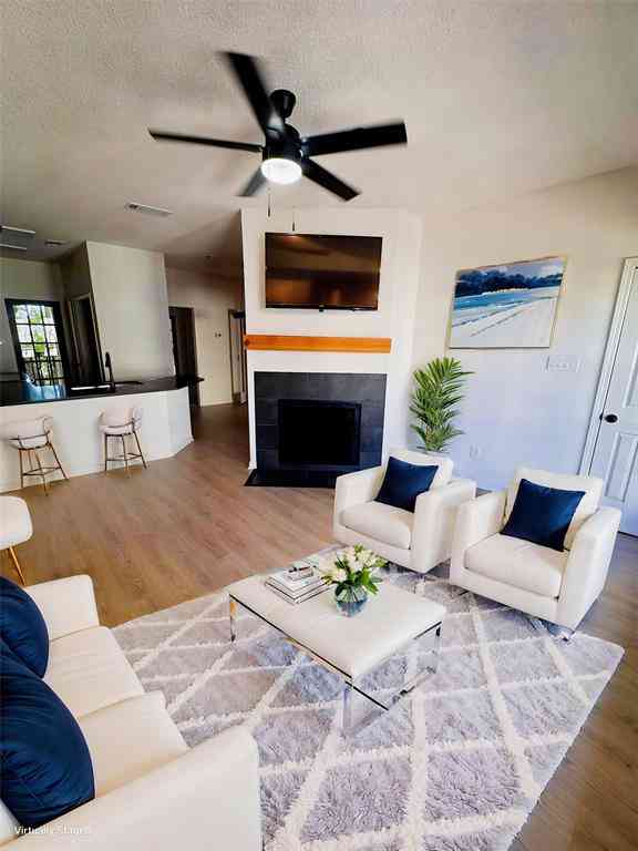 Condo For Sale - 4800 W Lovers Lane #212<br/> Dallas, TX 75209