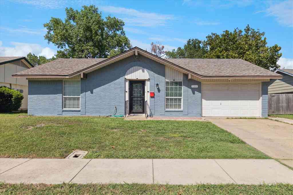 Homes For Sale - 1309 Kingston Drive<br/> Denton County, Lewisville, TX 75067