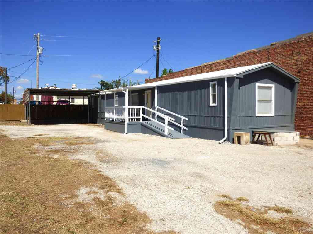 Mobile Home For Sale - 105 E 9th Street<br/> Eastland County, Cisco, TX 76437