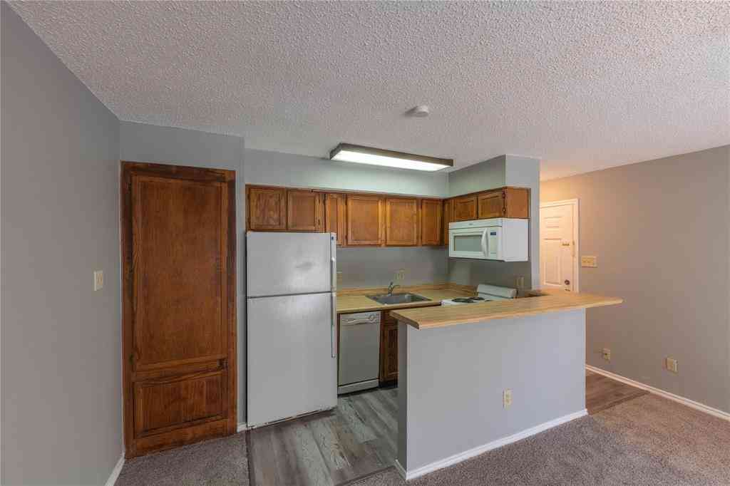 Apartment For Rent - 9805 Walnut Street #305 C<br/> Dallas, TX 75243