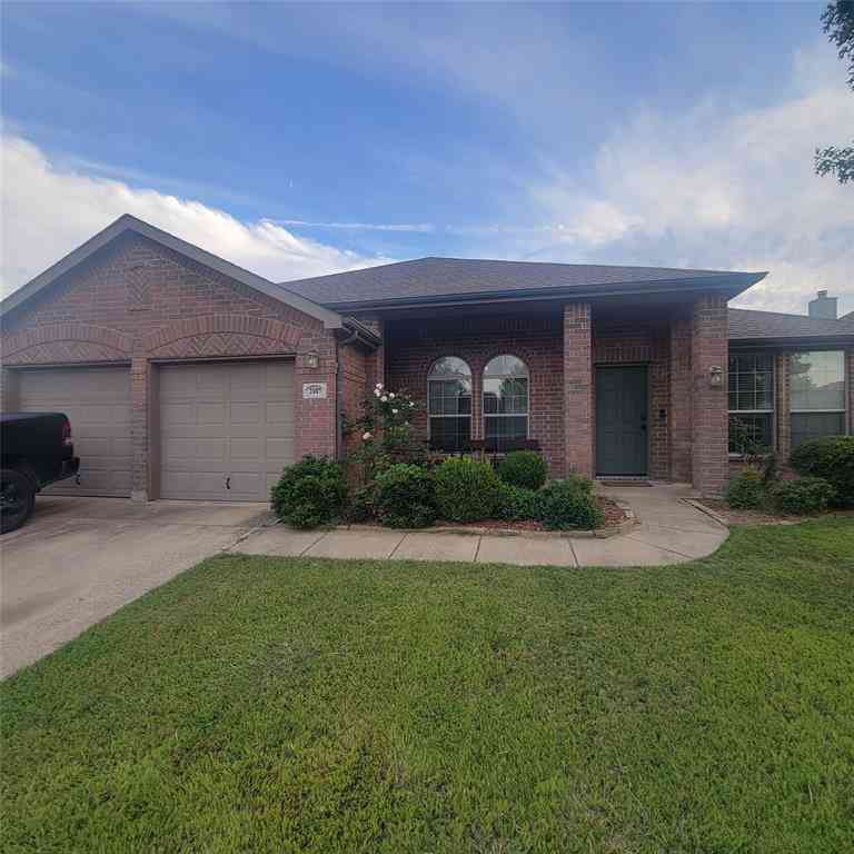 Homes For Sale - 2007 Eagle Lake Drive<br/> Kaufman County, Forney, TX 75126