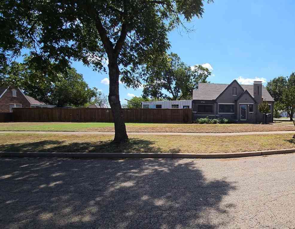 Homes For Sale - 1741 University Boulevard<br/> Abilene, TX 79603