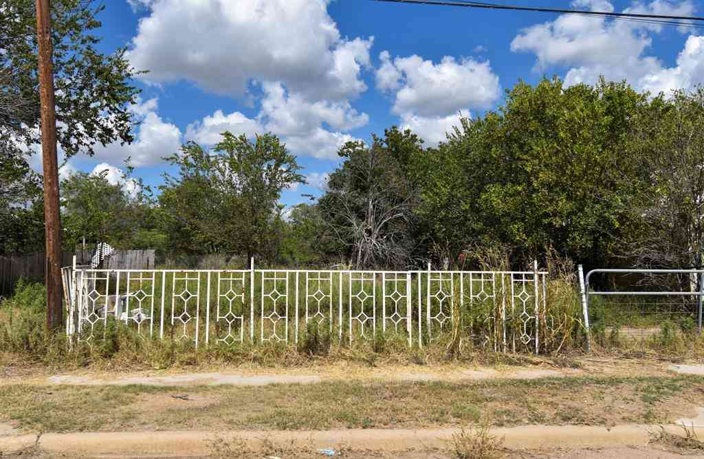 Vacant Land For Sale - 903 E 11th<br/> Brady, TX 76825