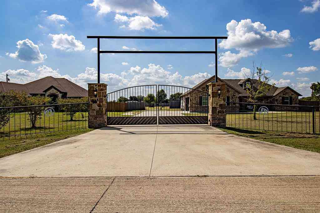 Homes For Sale - 328 Meadow Lane<br/> Ellis County, Red Oak, TX 75154