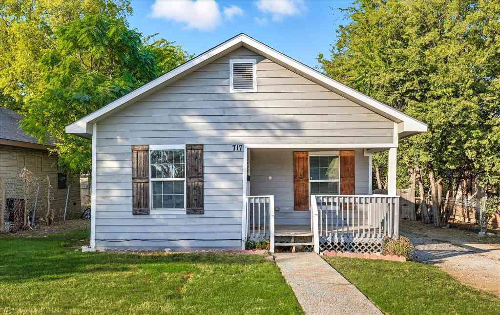 Homes For Sale - 717 E Davis Avenue<br/> Fort Worth, TX 76104