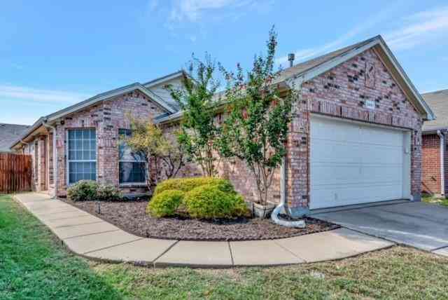Homes For Sale - 6461 Regina Drive<br/> Tarrant County, Fort Worth, TX 76131
