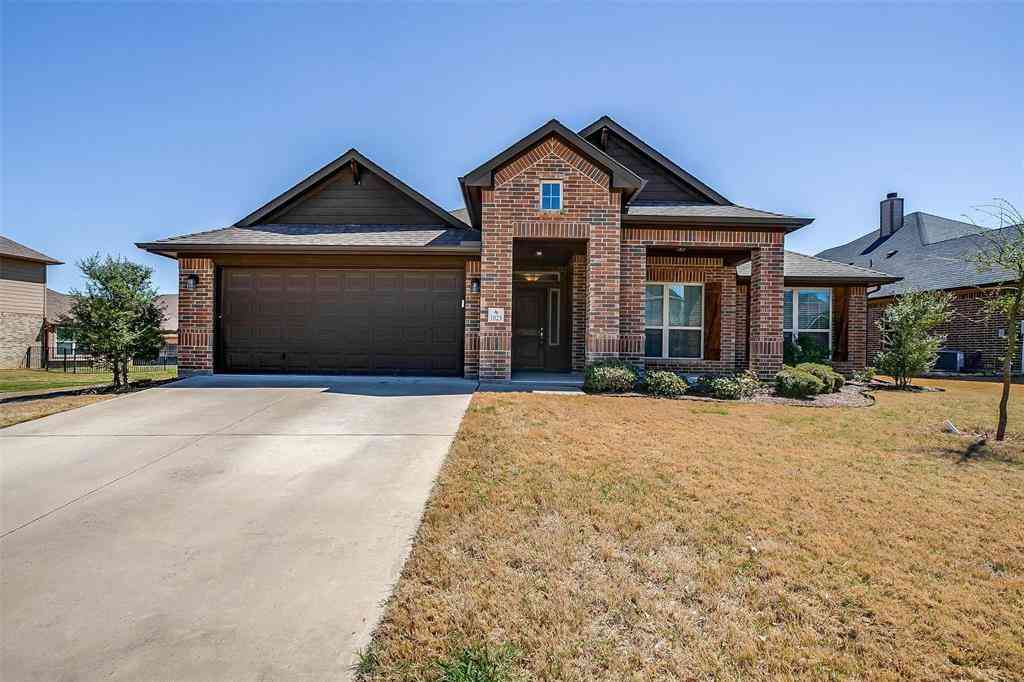 Homes For Sale - 1023 Saint Andrews Drive<br/> Johnson County, Burleson, TX 76028