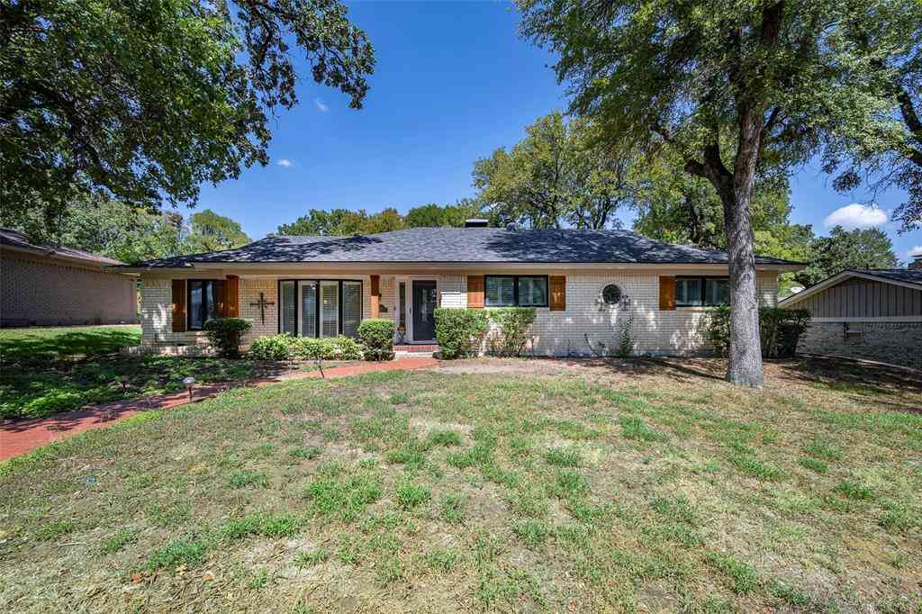 Homes For Sale - 5017 Boulder Lake Road<br/> Fort Worth, TX 76103