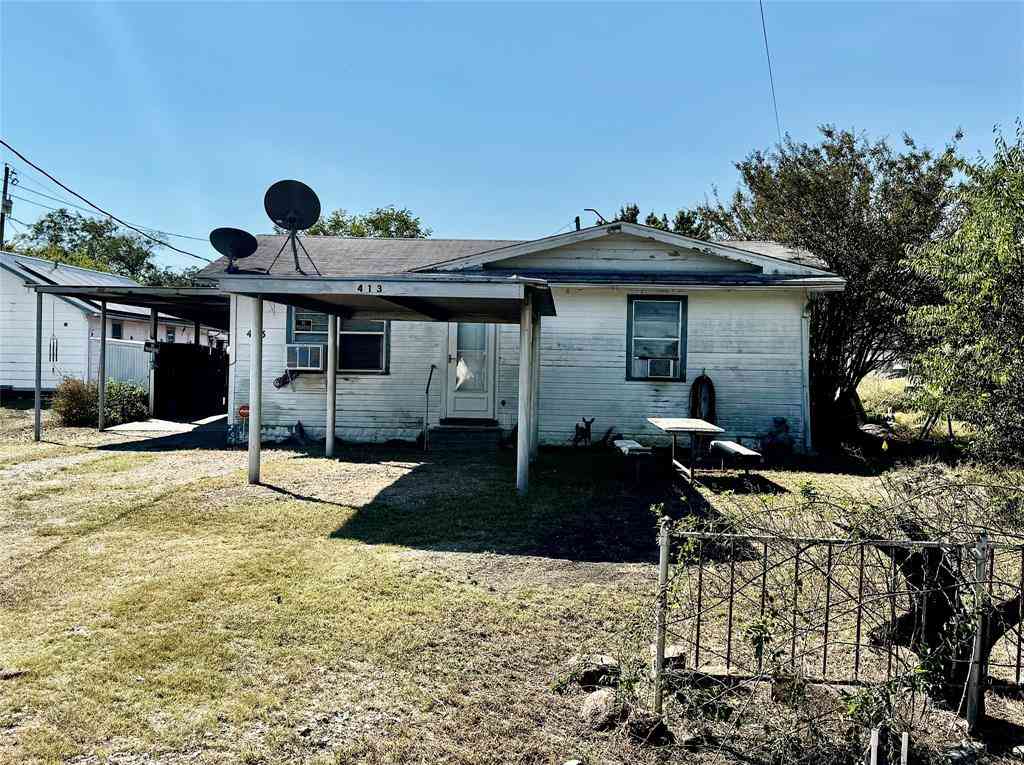 Homes For Sale - 413 E Locust Street<br/> Grayson County, Whitewright, TX 75491