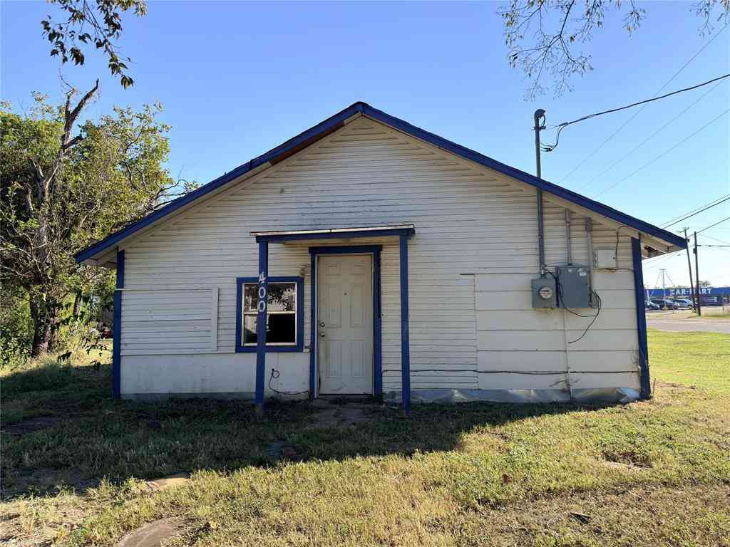 Homes For Sale - 400 E 11th Avenue<br/> Navarro County, Corsicana, TX 75110