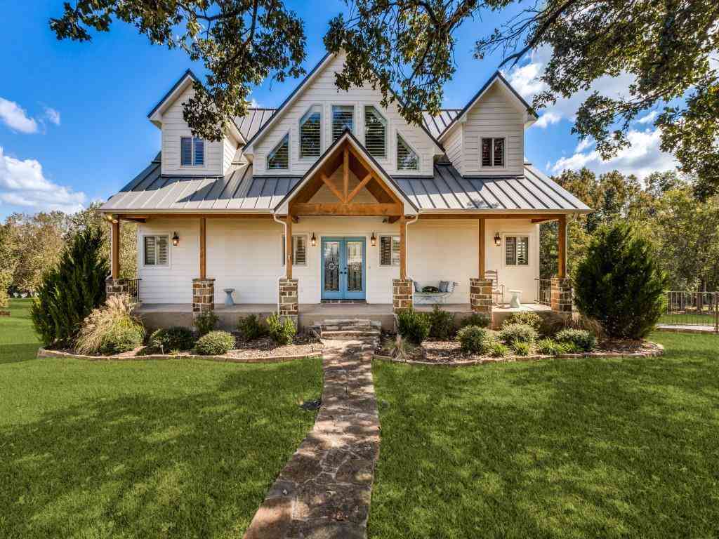 Homes For Sale - 5848 Lago Vista Drive<br/> Athens, TX 75752