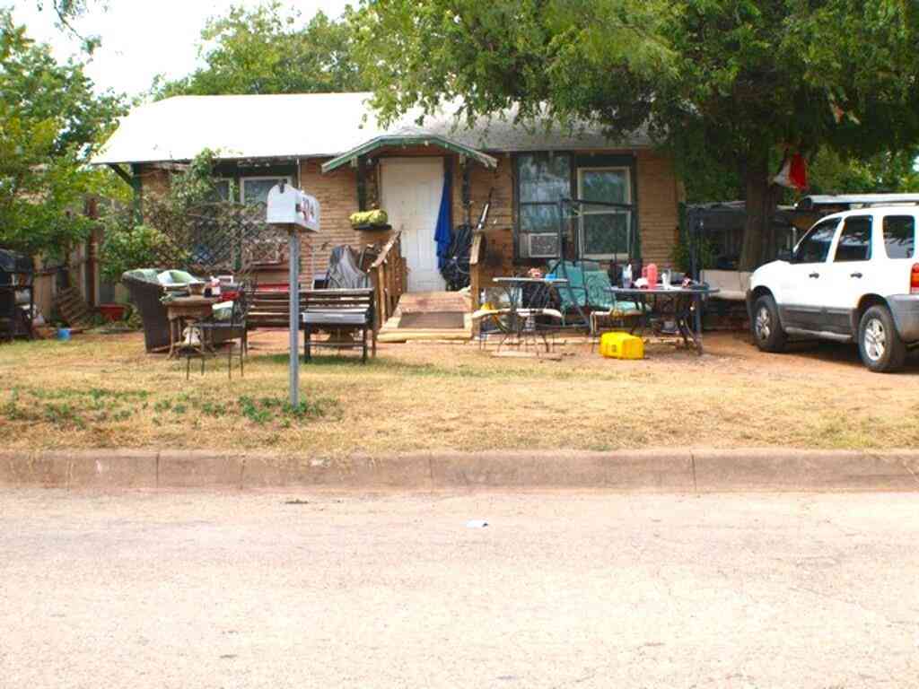 Homes For Sale - 1334 Oak Street<br/> Abilene, TX 79602