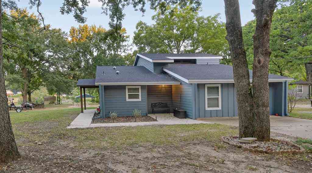 Homes For Sale - 128 Armada Loop<br/> Payne Springs, TX 75156