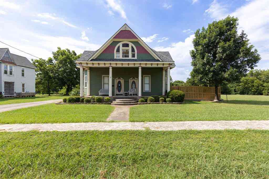 Homes For Sale - 404 E Main Street<br/> Fannin County, Ladonia, TX 75449