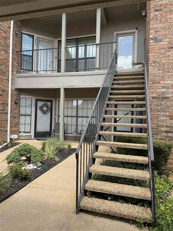 Condo For Rent - 2736 Silver Creek Drive #223<br/> Arlington, TX 76006