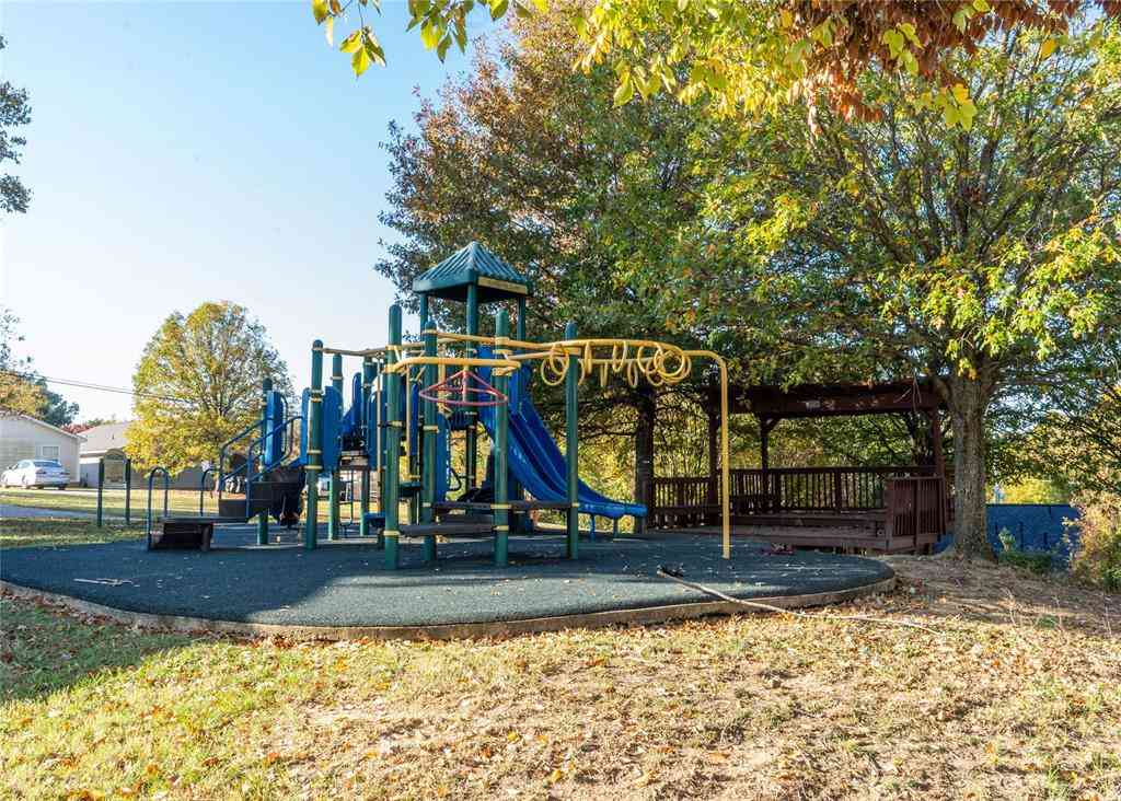 Townhouse For Sale - 1551 Clay Street<br/> Caddo County, Shreveport, LA 71101