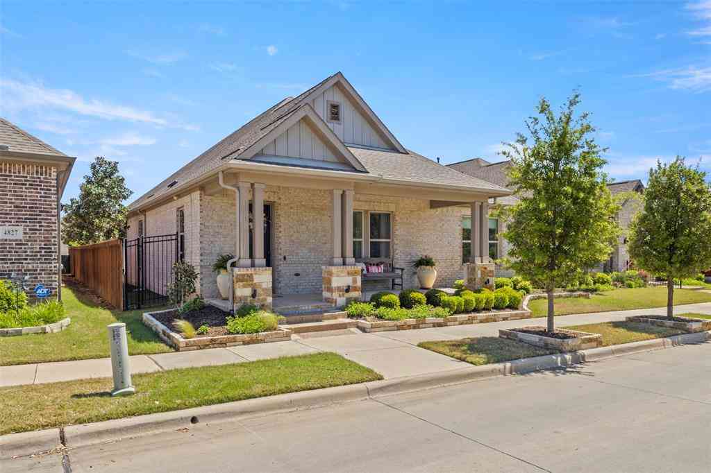 Homes For Sale - 4825 Beaver Creek Drive<br/> Tarrant County, Arlington, TX 76005