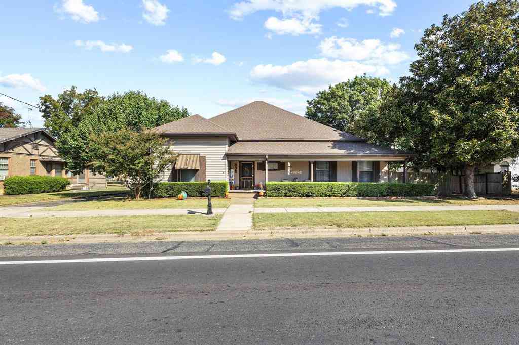 Homes For Sale - 302 W Main Street<br/> Fannin County, Honey Grove, TX 75446