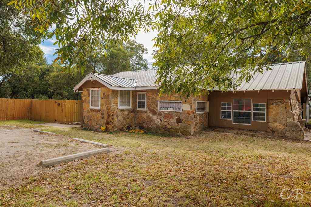 Homes For Sale - 609 N 4th Street W<br/> Clyde, TX 79510