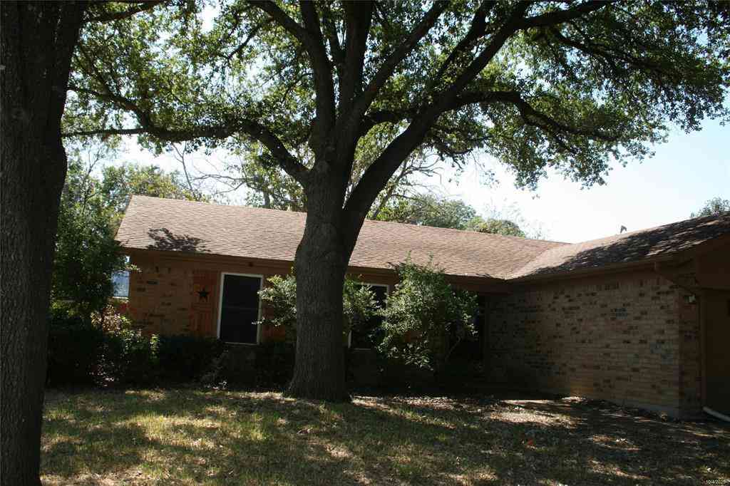 Homes For Sale - 2205 Towne North Drive<br/> Johnson County, Cleburne, TX 76033
