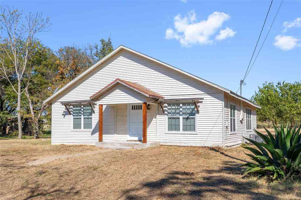 Homes For Sale - 505 E Walcott Avenue<br/> Comanche, TX 76442