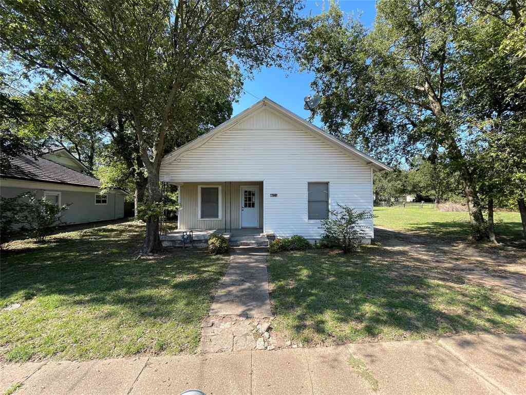 Homes For Sale - 800 Jefferson Street<br/> Montague County, Bowie, TX 76230
