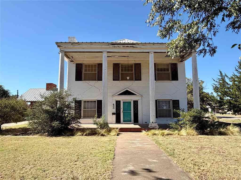 Homes For Sale - 600 Mercer Street<br/> Hardeman County, Quanah, TX 79252