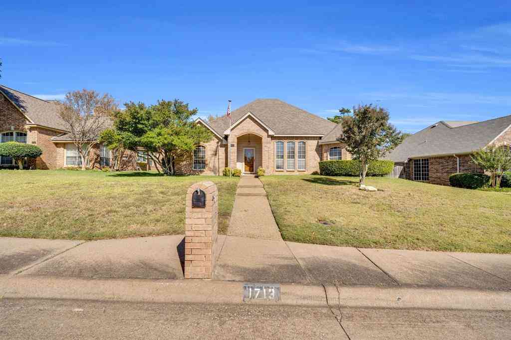 Homes For Sale - 1713 Turtle Point Drive<br/> DeSoto, TX 75115