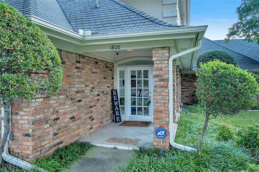 Homes For Sale - 1800 Hampton Drive<br/> Bedford, TX 76021
