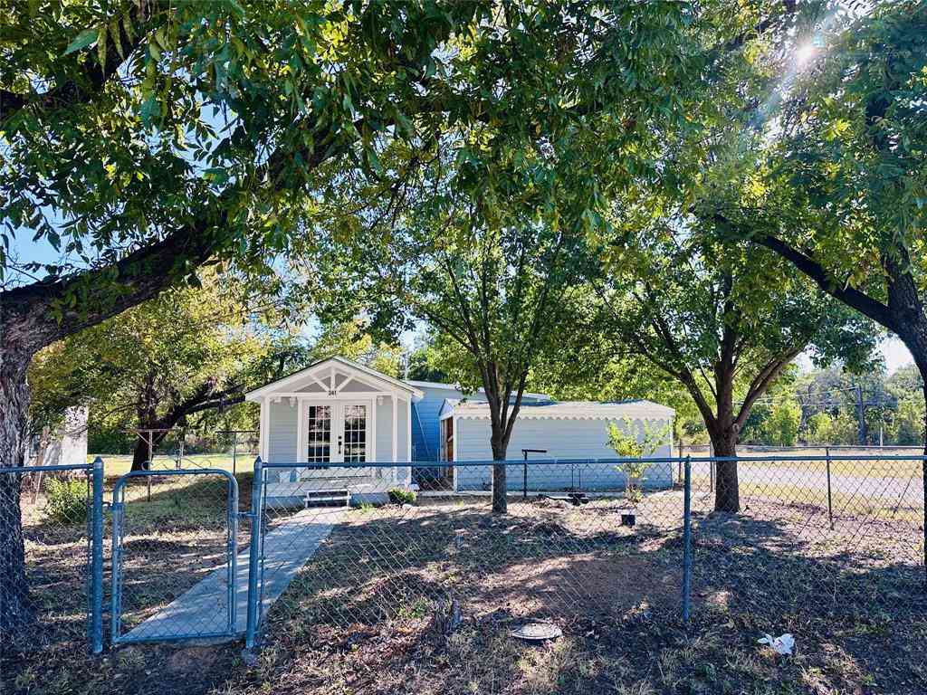 Homes For Sale - 241 S Avenue D<br/> Cross Plains, TX 76443
