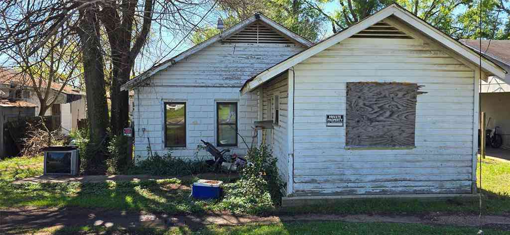 Homes For Sale - 325 E Oklahoma Avenue<br/> Vivian, LA 71082