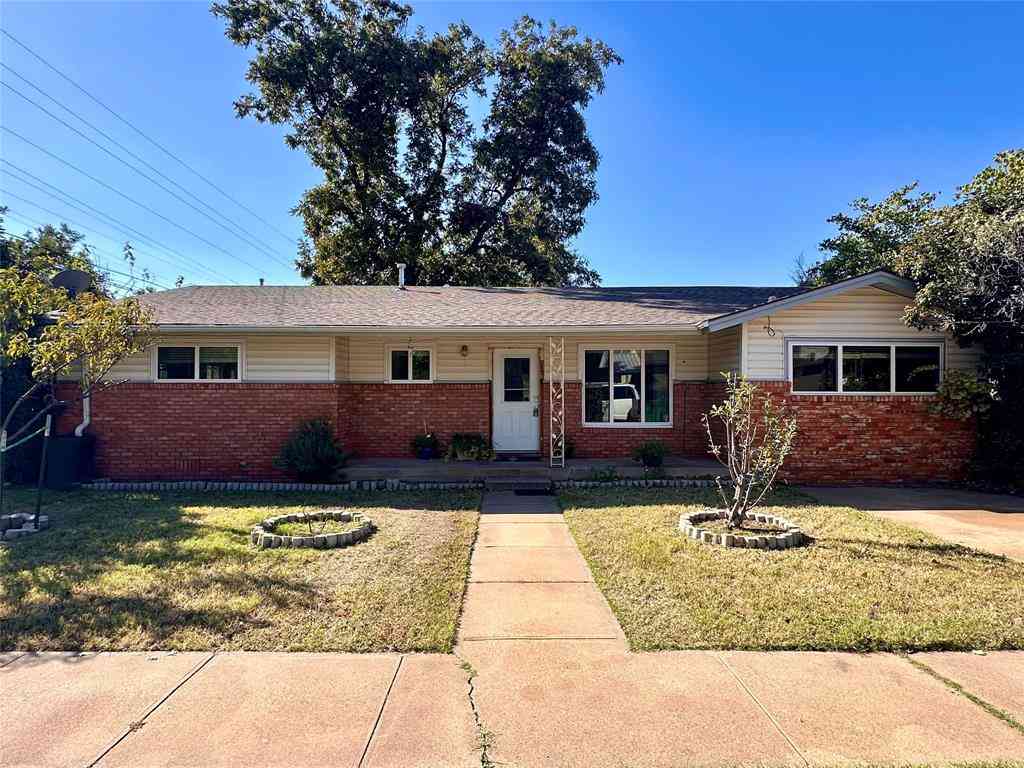 Homes For Sale - 107 N Arkansas Street<br/> Seymour, TX 76380