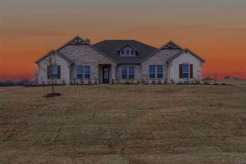 Homes For Sale - 810 Valley Ridge Road<br/> Grayson County, Van Alstyne, TX 75495