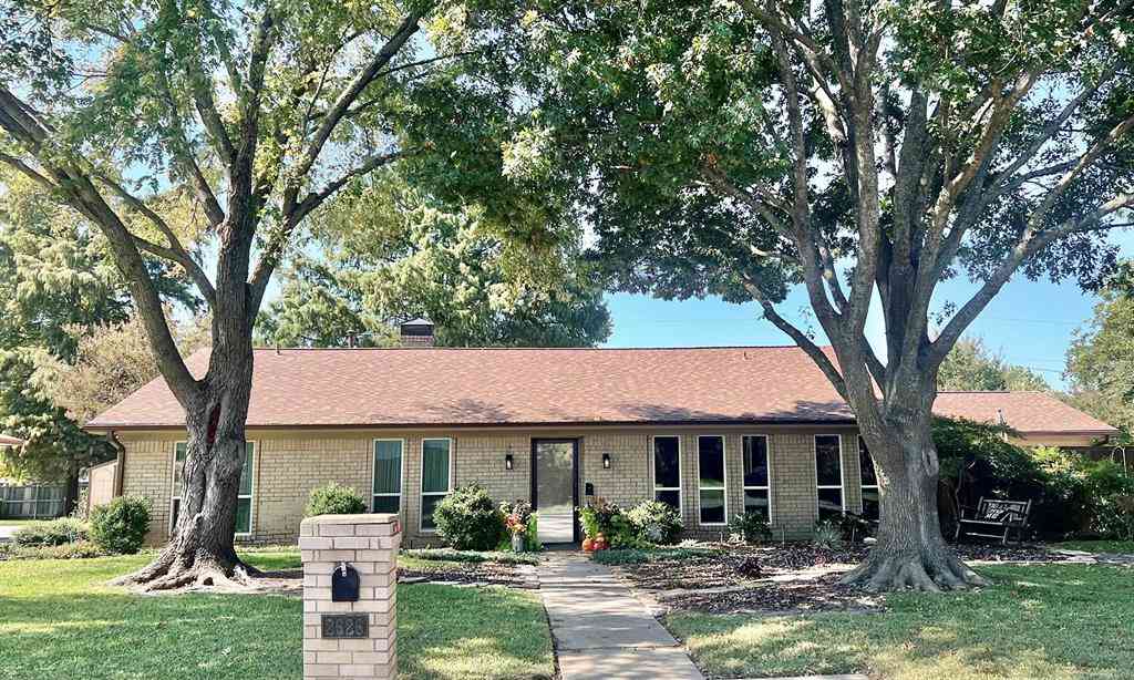 Homes For Sale - 2626 Shoreline Drive<br/> Sherman, TX 75092