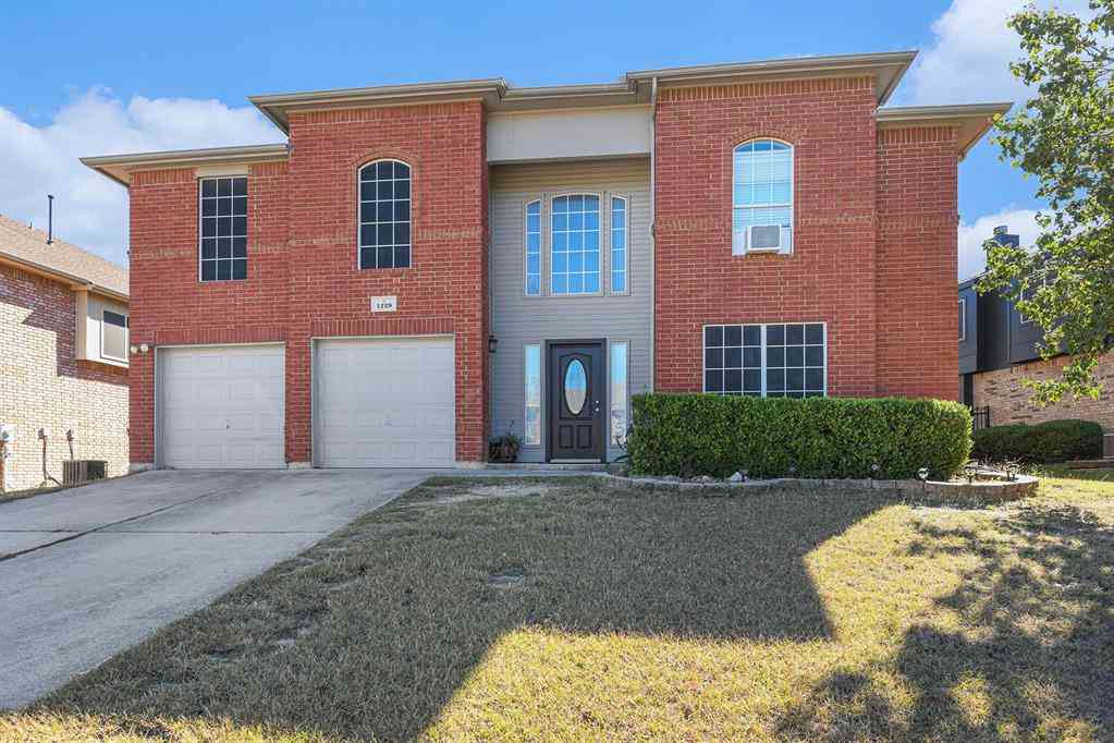 Homes For Sale - 1229 Topeka Drive<br/> Tarrant County, Saginaw, TX 76131