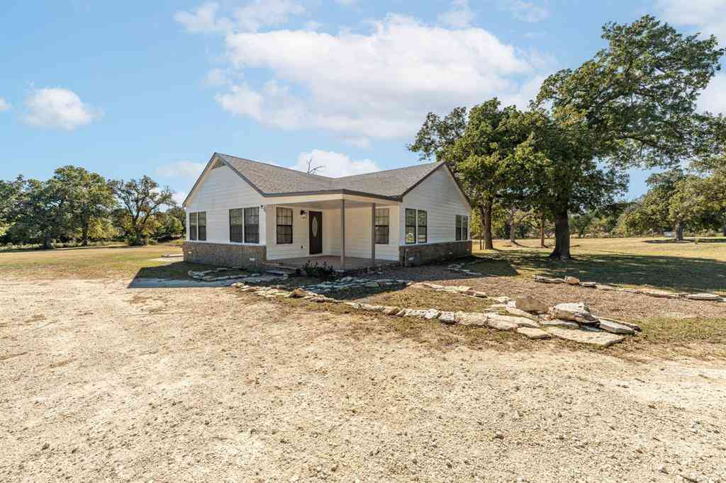 Homes For Sale - 688 Private Road 1152<br/> Stephenville, TX 76401