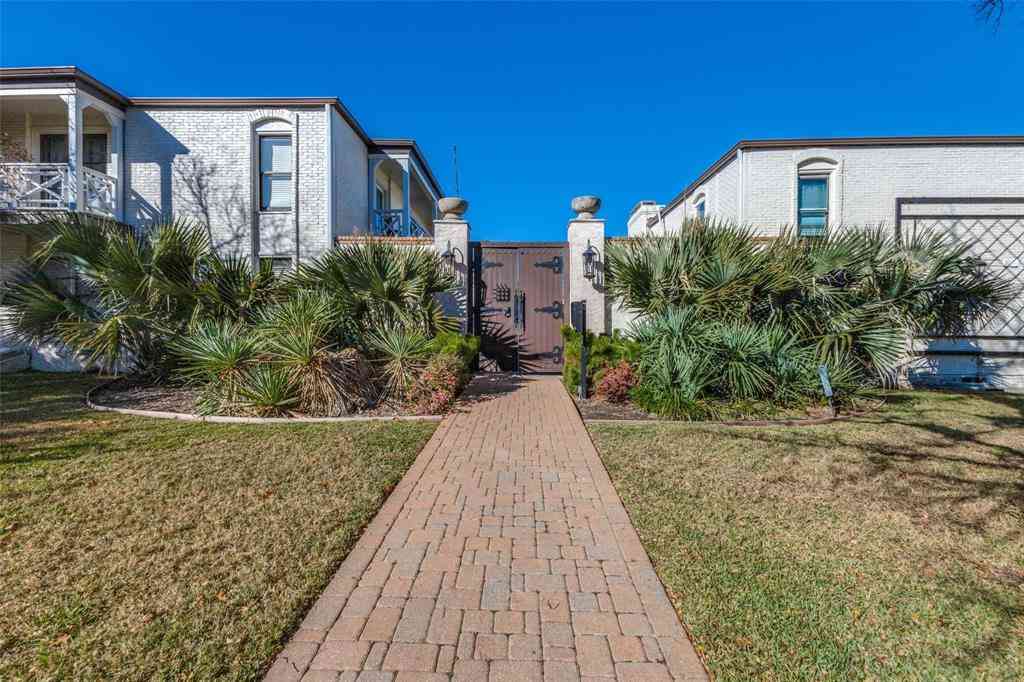 Condo For Sale - 5911 E University Boulevard #104<br/> Dallas, TX 75206