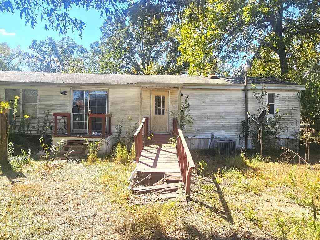 Mobile Home For Sale - 275 Byrd Circle<br/> Karnack, TX 75661