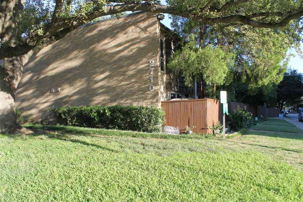 Condo For Sale - 2702 Douglas Avenue #106<br/> Dallas, TX 75219
