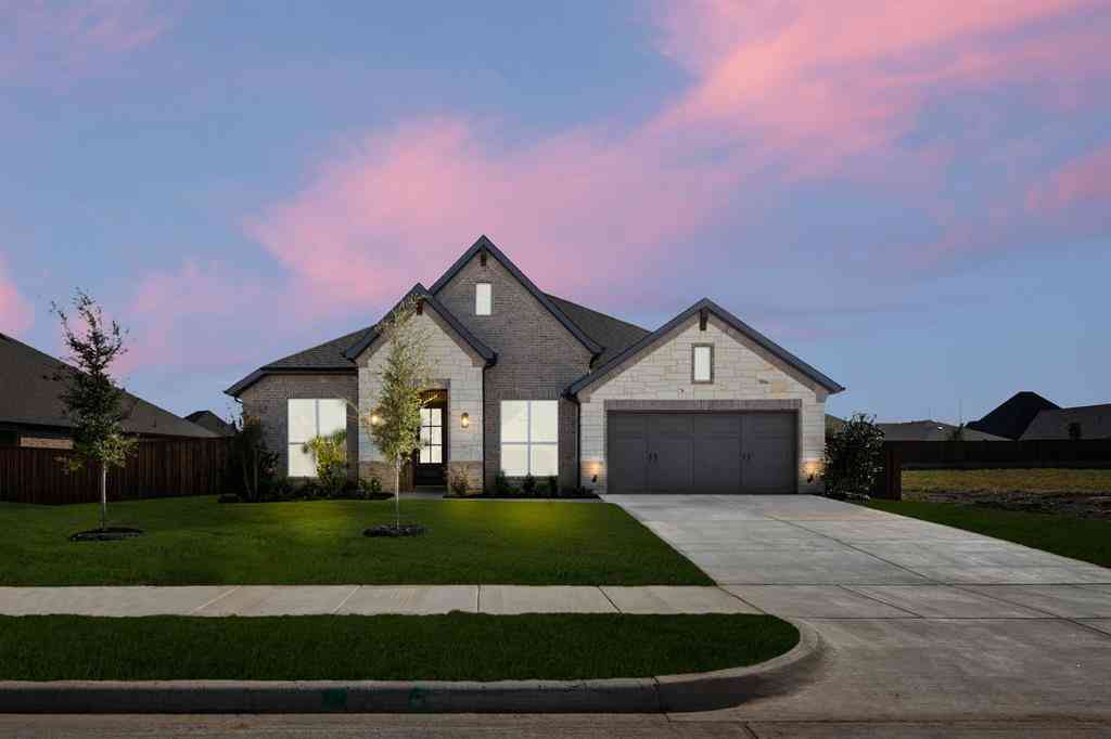 Homes For Sale - 220 Pine Leaf Trail<br/> Waxahachie, TX 75165
