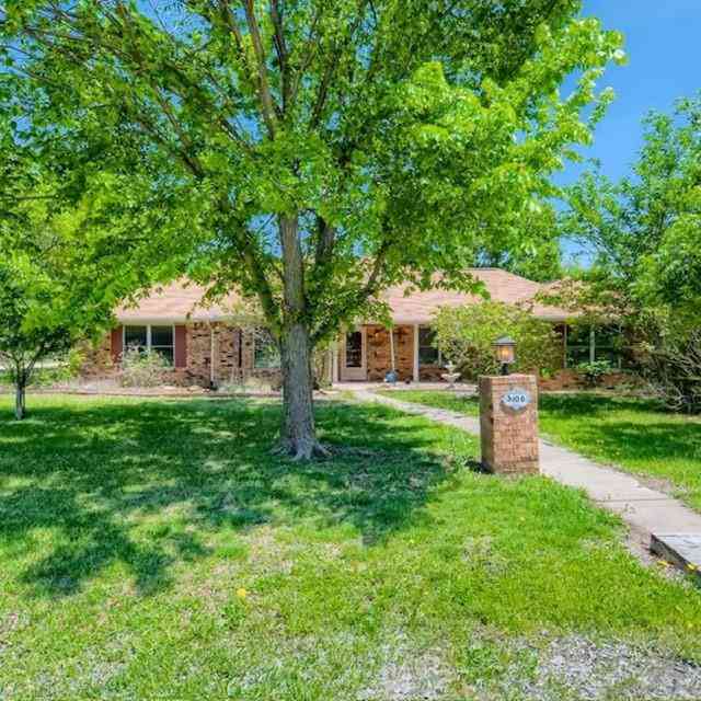 Homes For Sale - 3106 Sanger Creek Way<br/> Waxahachie, TX 75165