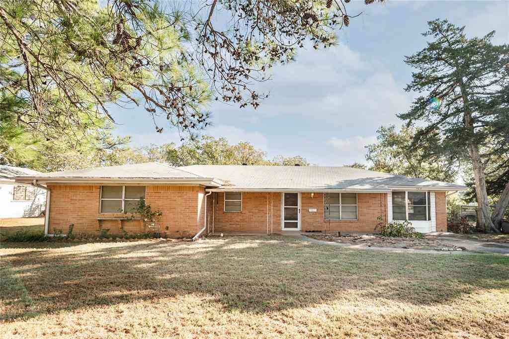 Homes For Sale - 205 Bonham Street<br/> Nocona, TX 76255