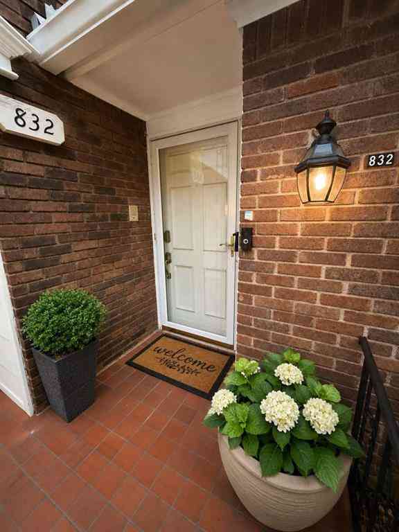 Townhouse For Sale - 832 Chateau Valee Circle<br/> Bedford, TX 76022