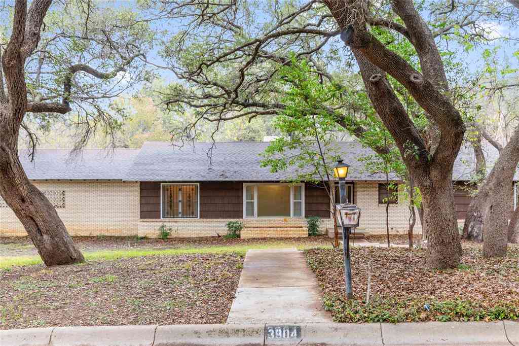 Homes For Sale - 3904 Oakdale Drive<br/> Brownwood, TX 76801