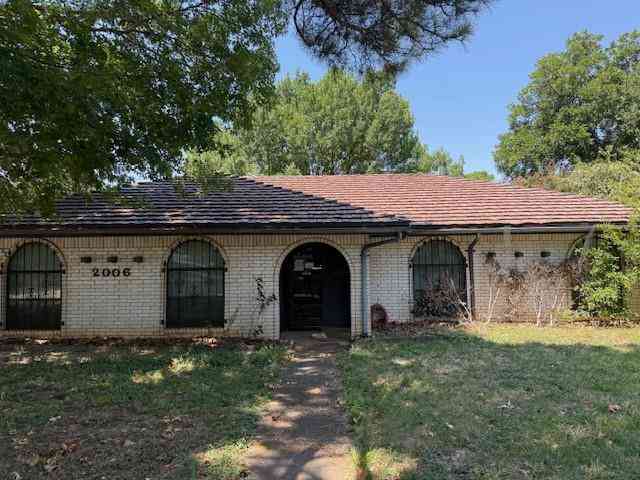 Homes For Sale - 2006 San Jacinto Drive<br/> Tarrant County, Arlington, TX 76012